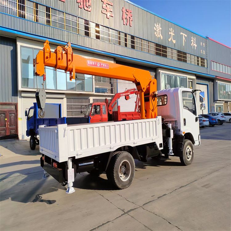 新化区三轮随车吊定制 农用改装机自备吊中瑞长期出售